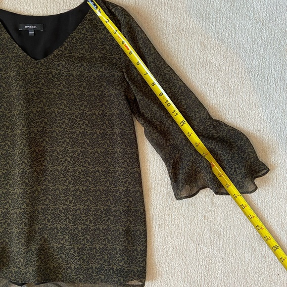 XXS RW&CO Olive Green per sleeve blouse with bell sleeve - Picture 6 of 6